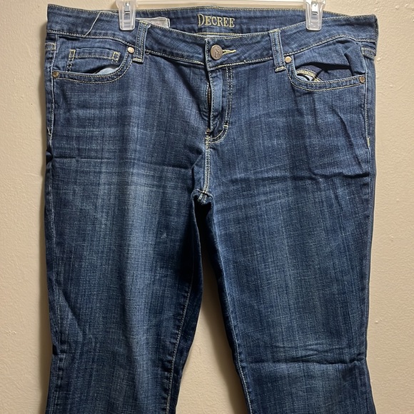 Women’s Decree Jeans - Picture 2 of 5